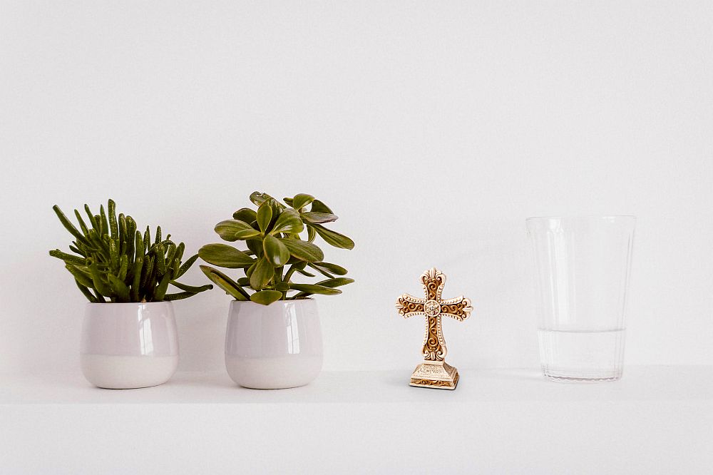 Beautiful Antique Ivory Cross Statue with Matte Gold Detailing - Forever Wedding Favors